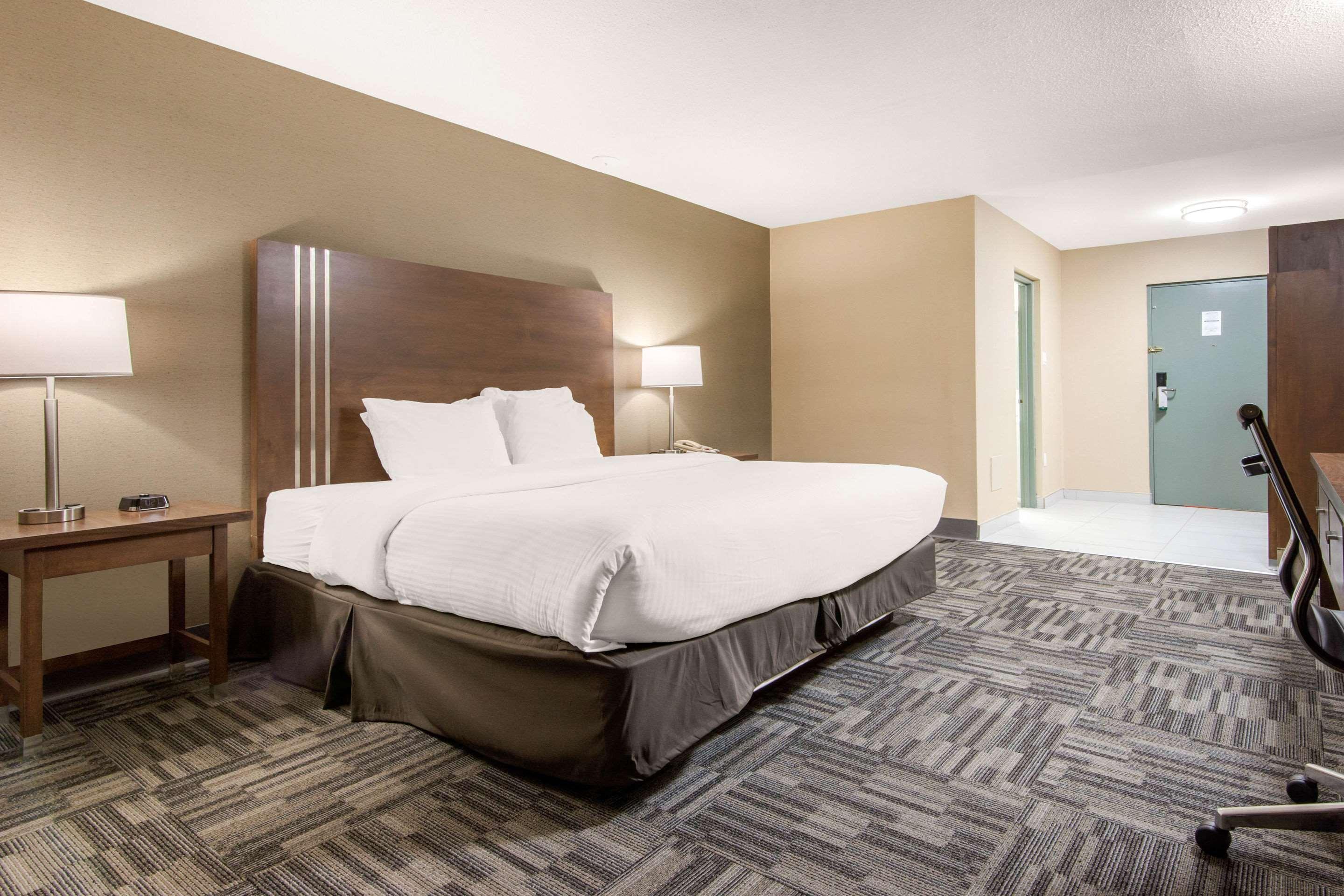 Quality Inn & Conference Centre Orillia Bagian luar foto