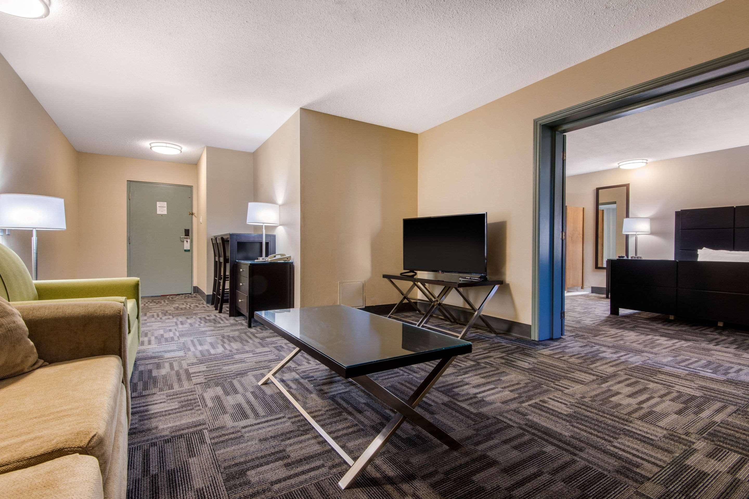 Quality Inn & Conference Centre Orillia Bagian luar foto