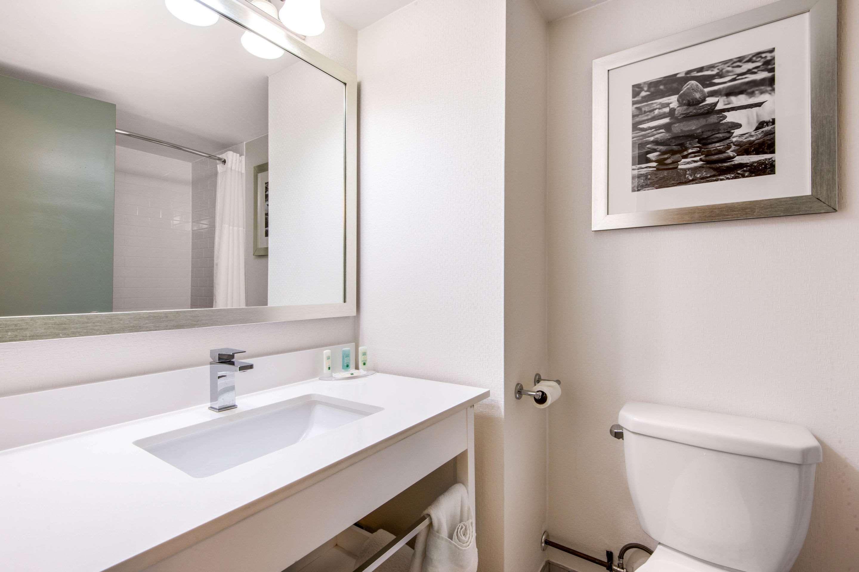 Quality Inn & Conference Centre Orillia Bagian luar foto
