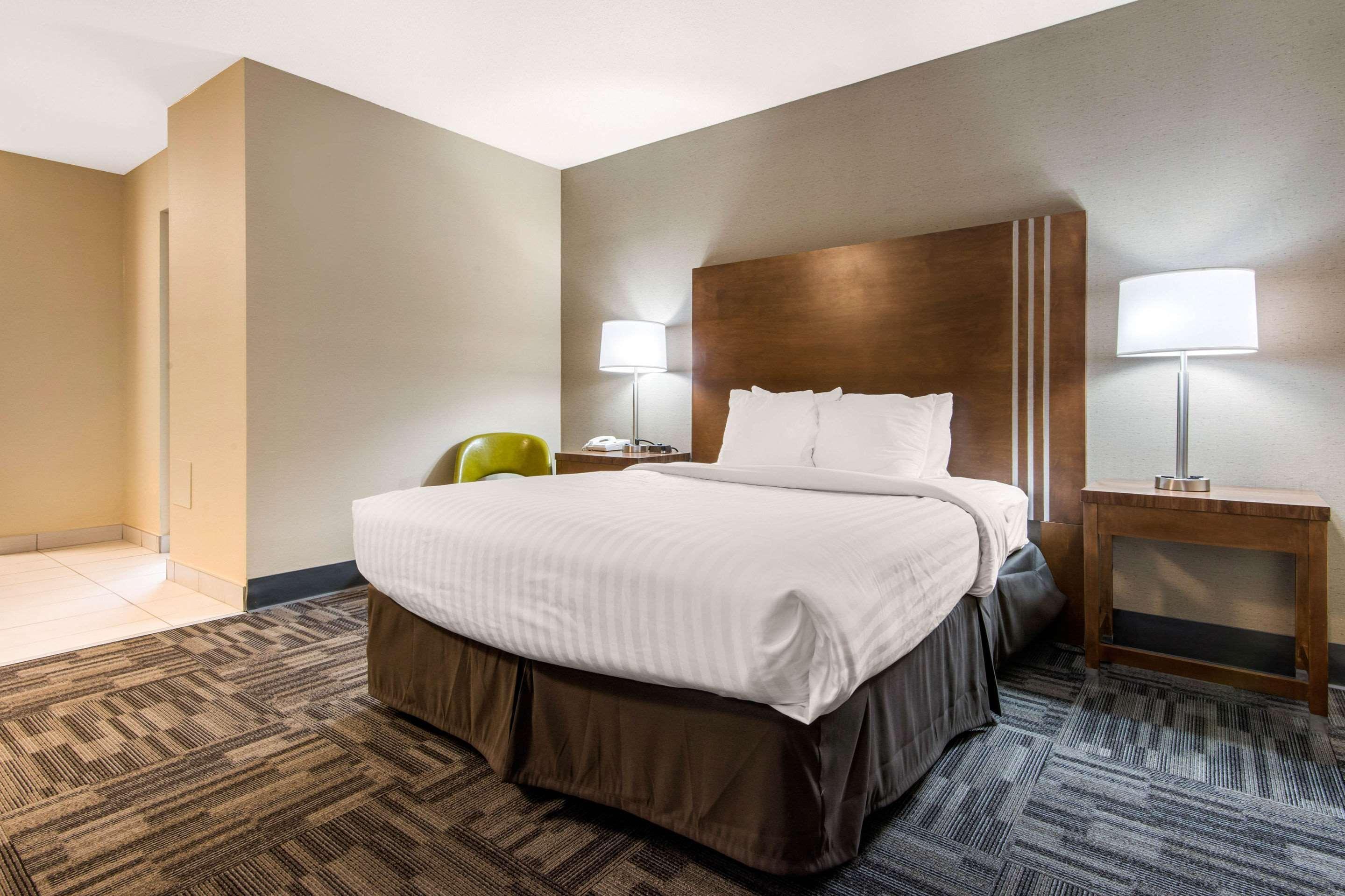 Quality Inn & Conference Centre Orillia Bagian luar foto