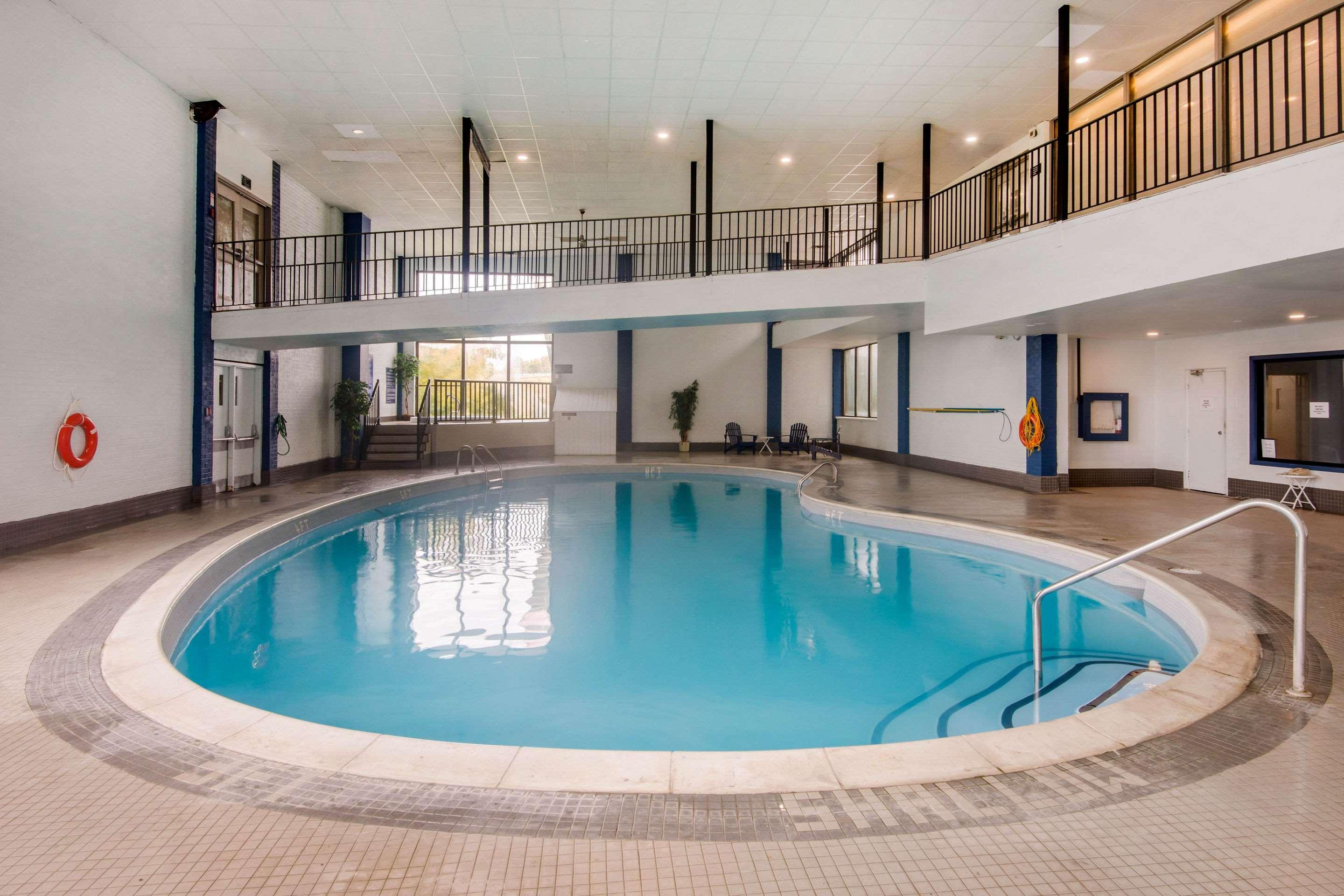 Quality Inn & Conference Centre Orillia Bagian luar foto