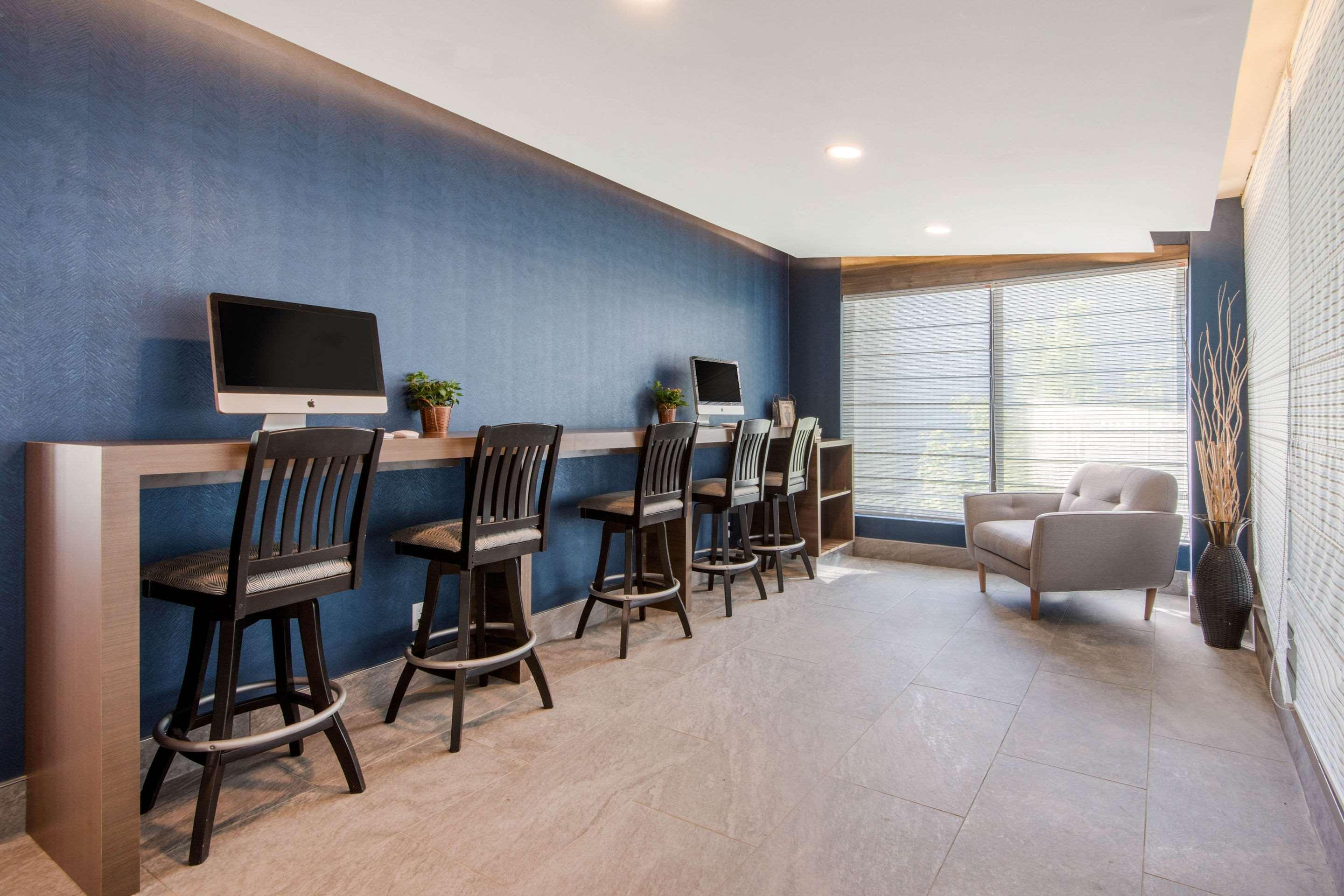 Quality Inn & Conference Centre Orillia Bagian luar foto