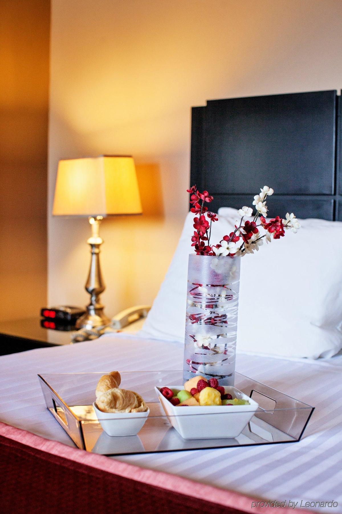 Quality Inn & Conference Centre Orillia Bagian luar foto