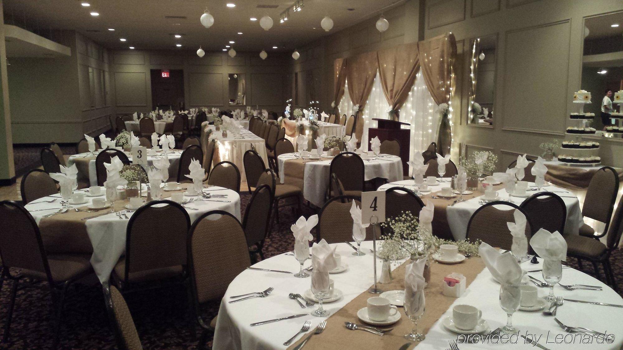 Quality Inn & Conference Centre Orillia Bagian luar foto