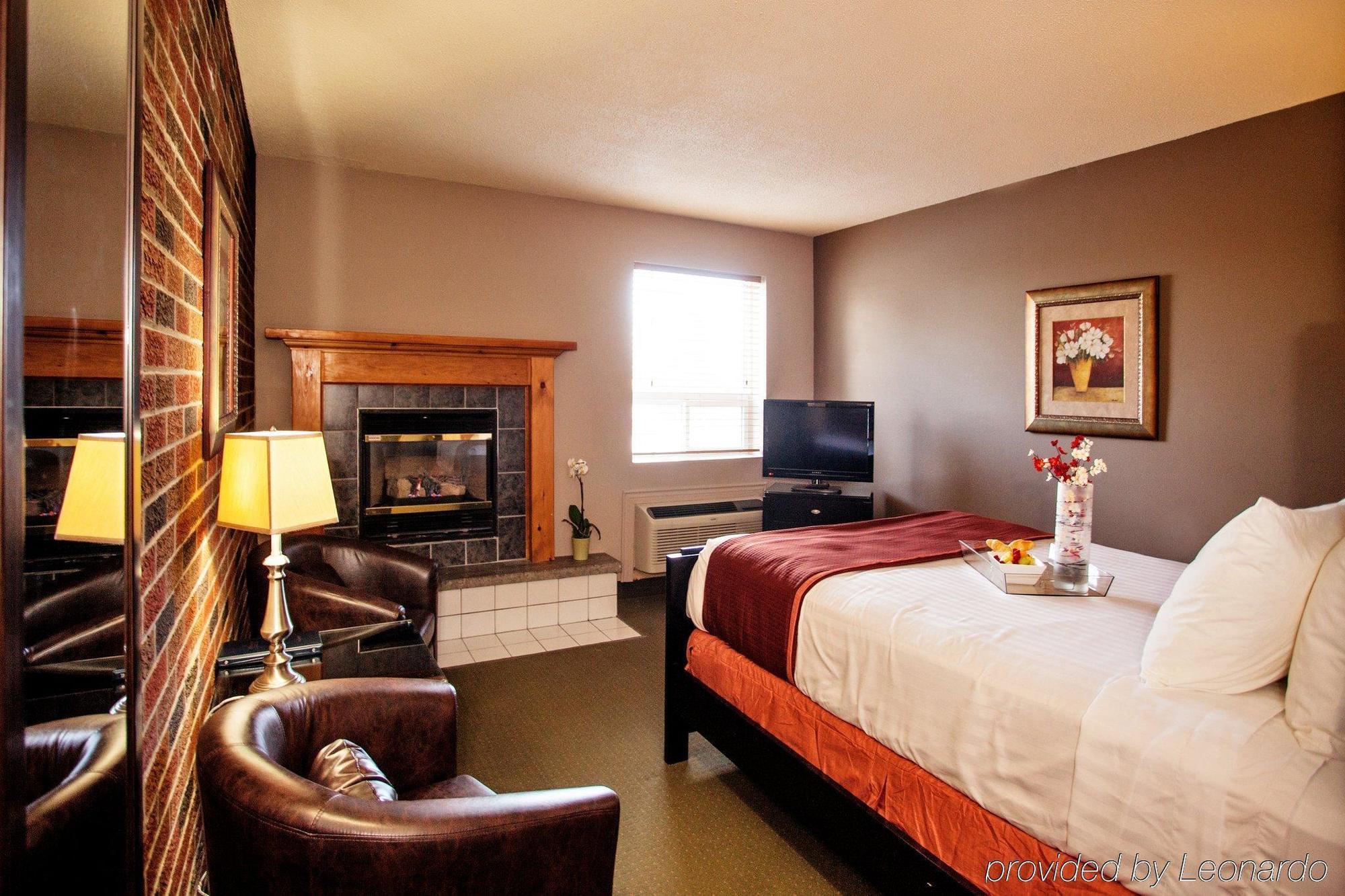 Quality Inn & Conference Centre Orillia Bagian luar foto