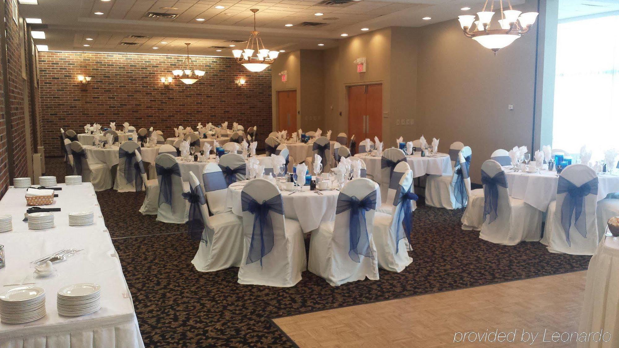 Quality Inn & Conference Centre Orillia Bagian luar foto