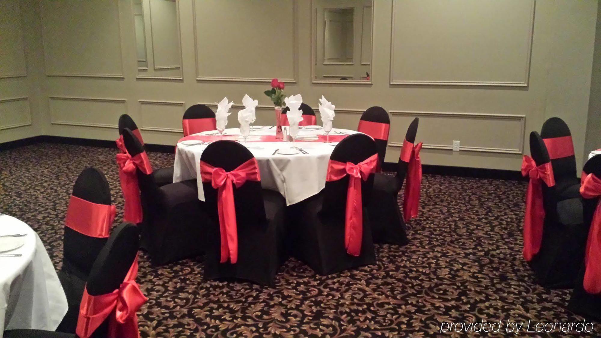 Quality Inn & Conference Centre Orillia Bagian luar foto