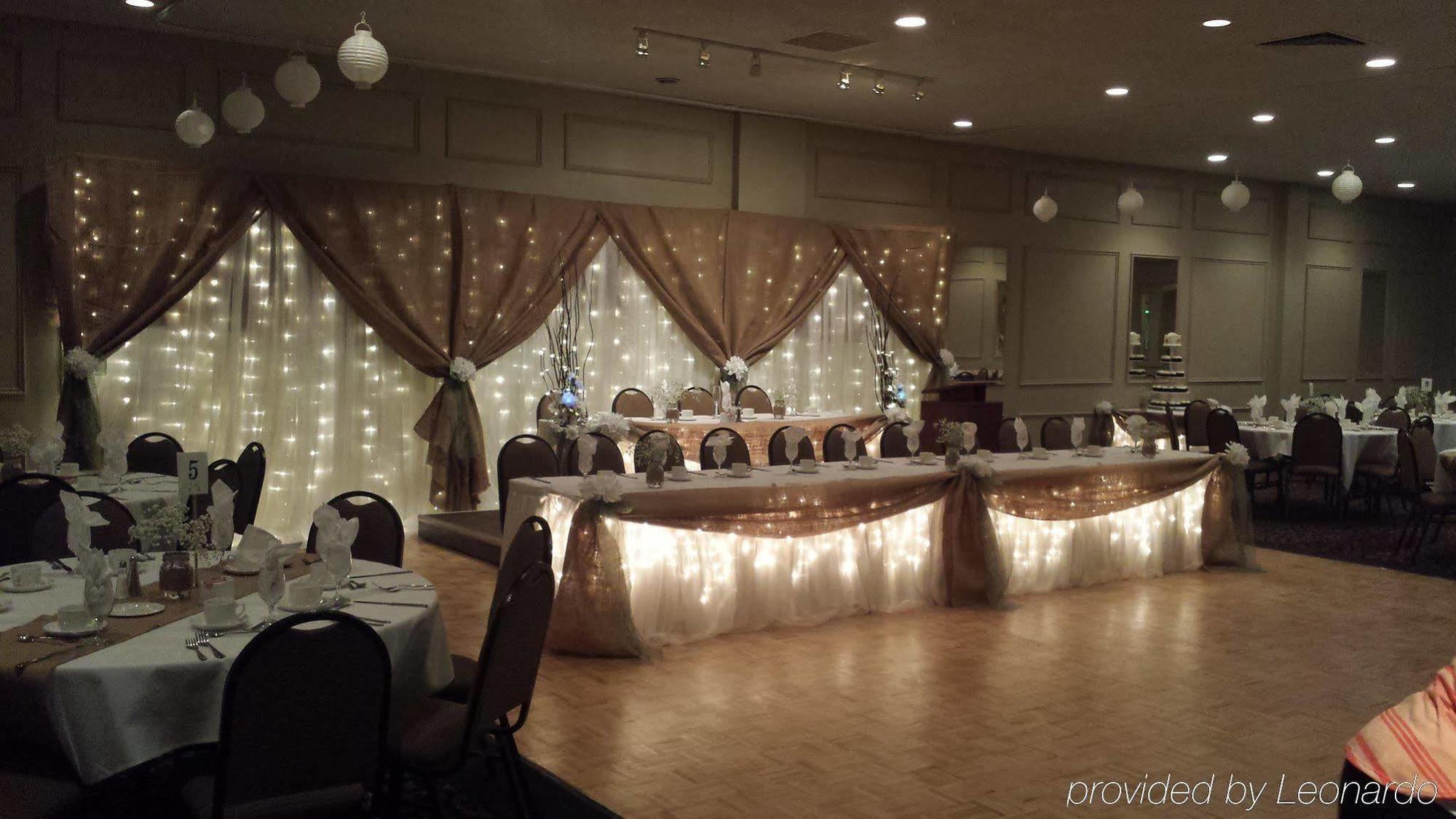 Quality Inn & Conference Centre Orillia Bagian luar foto