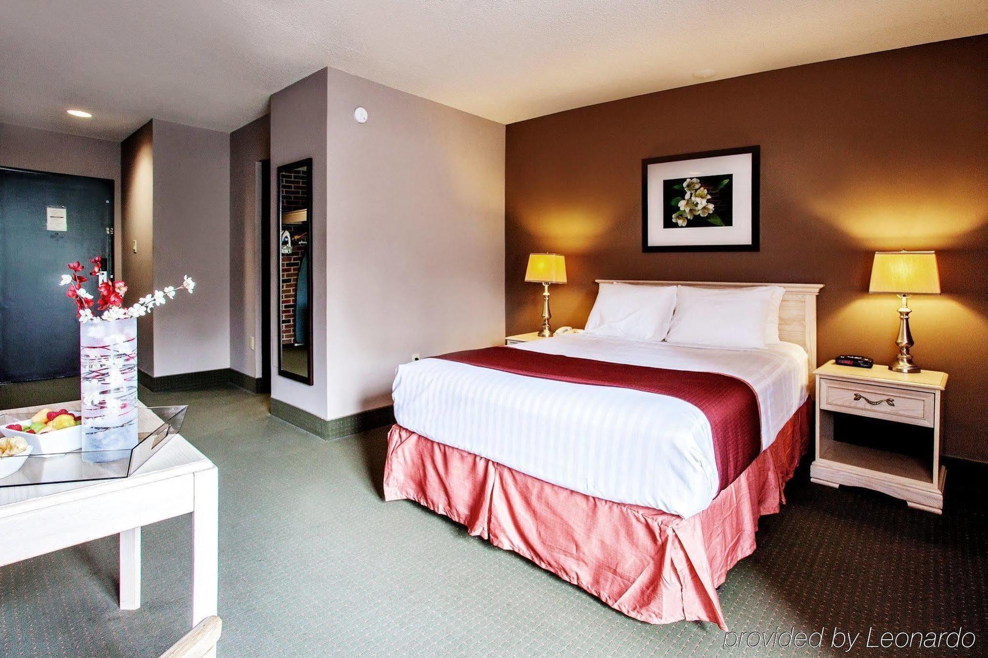 Quality Inn & Conference Centre Orillia Bagian luar foto